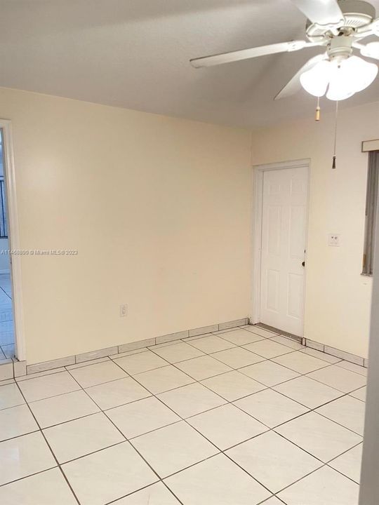 Recently Rented: $2,350 (3 beds, 1 baths, 1050 Square Feet)