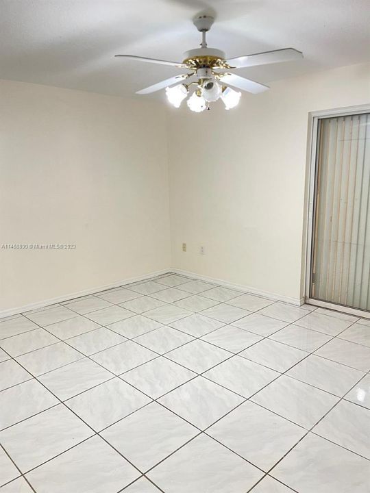 Recently Rented: $2,350 (3 beds, 1 baths, 1050 Square Feet)