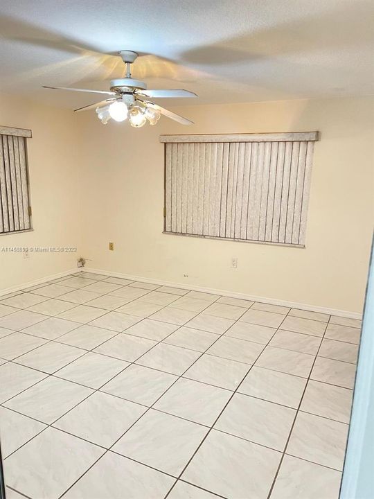 Recently Rented: $2,350 (3 beds, 1 baths, 1050 Square Feet)