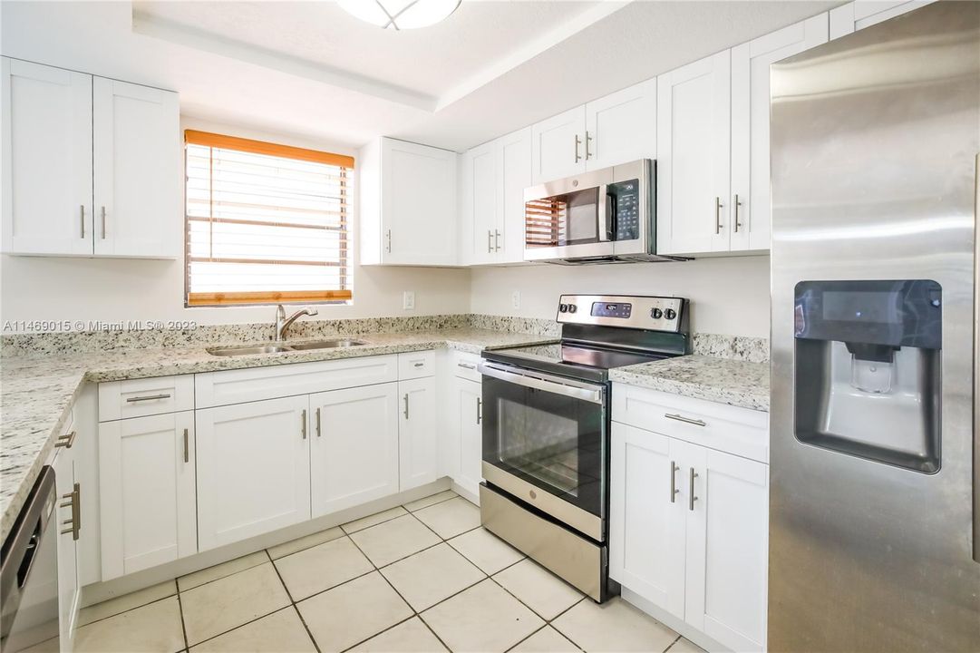 Recently Sold: $639,900 (4 beds, 3 baths, 2680 Square Feet)