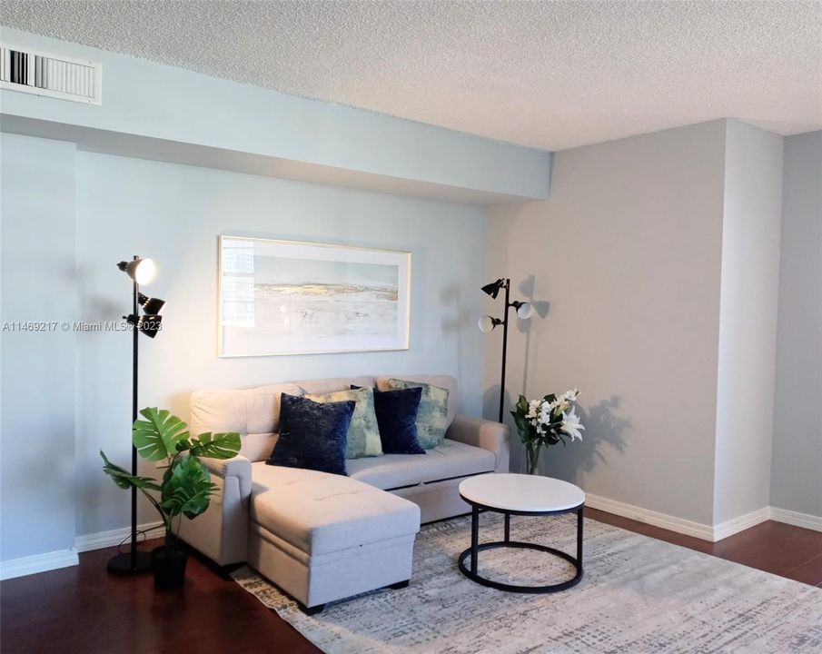 Недавно продано: $399,000 (2 спален, 1 ванн, 990 Квадратных фут)