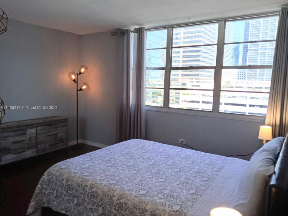 Недавно продано: $399,000 (2 спален, 1 ванн, 990 Квадратных фут)