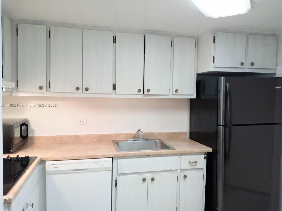 Недавно продано: $399,000 (2 спален, 1 ванн, 990 Квадратных фут)