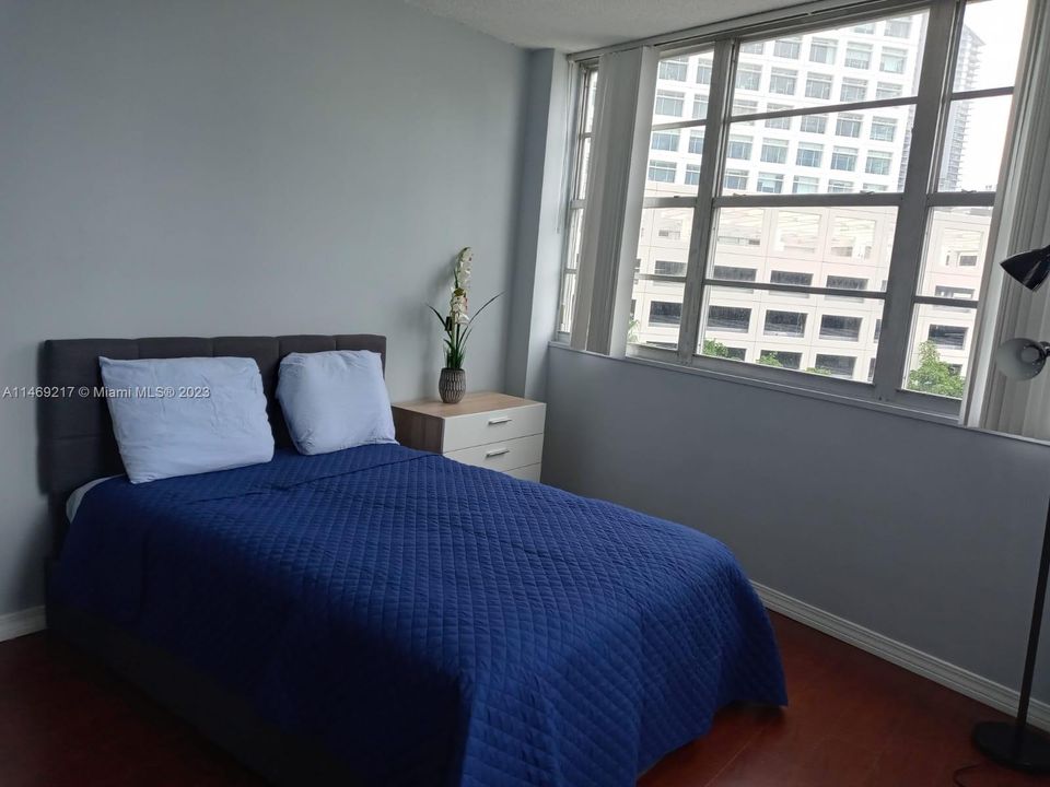 Недавно продано: $399,000 (2 спален, 1 ванн, 990 Квадратных фут)