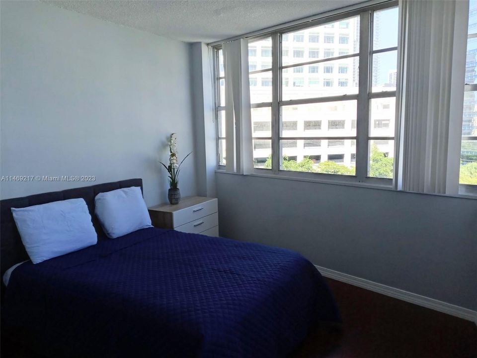 Недавно продано: $399,000 (2 спален, 1 ванн, 990 Квадратных фут)