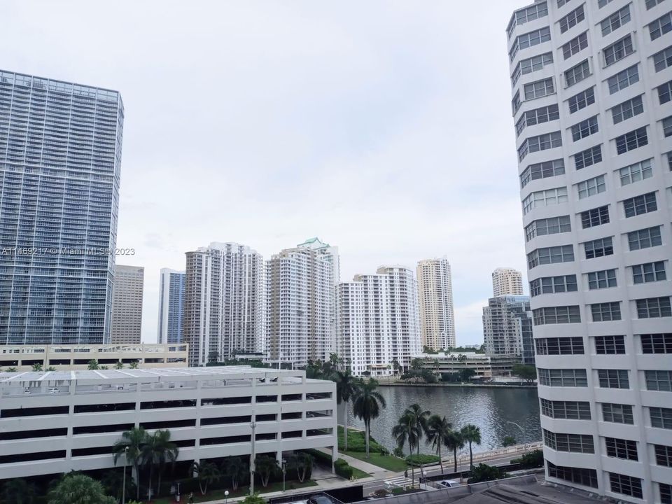 Недавно продано: $399,000 (2 спален, 1 ванн, 990 Квадратных фут)