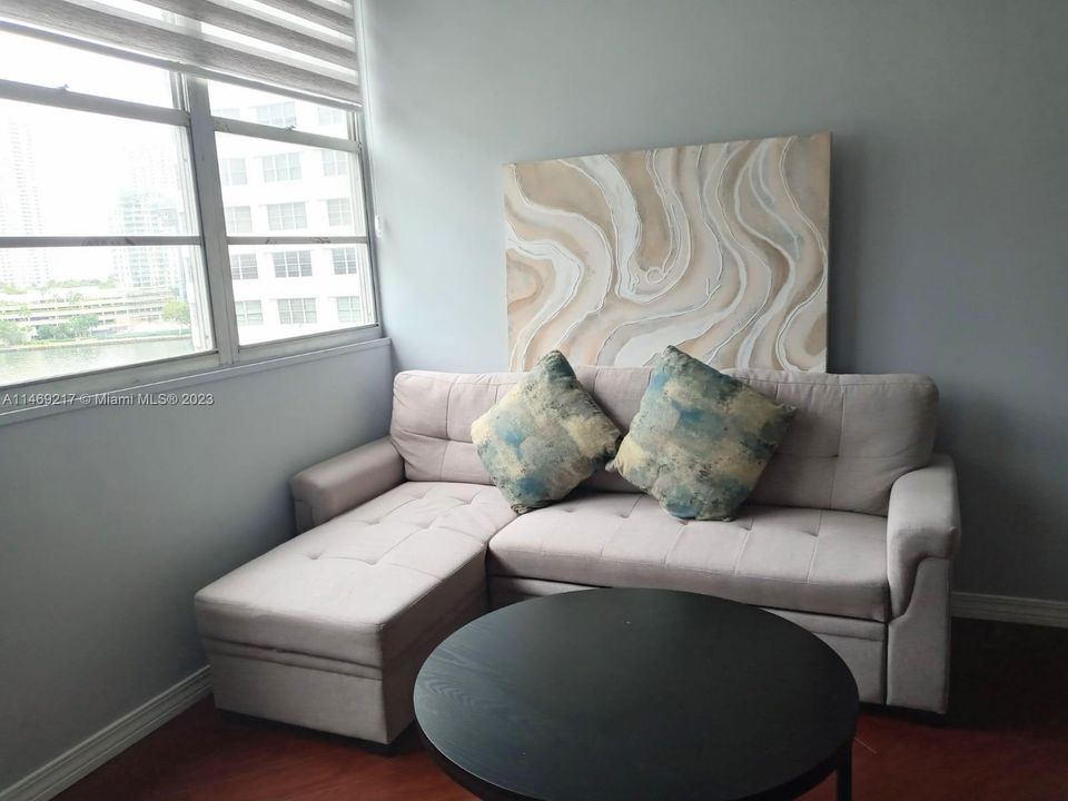 Недавно продано: $399,000 (2 спален, 1 ванн, 990 Квадратных фут)