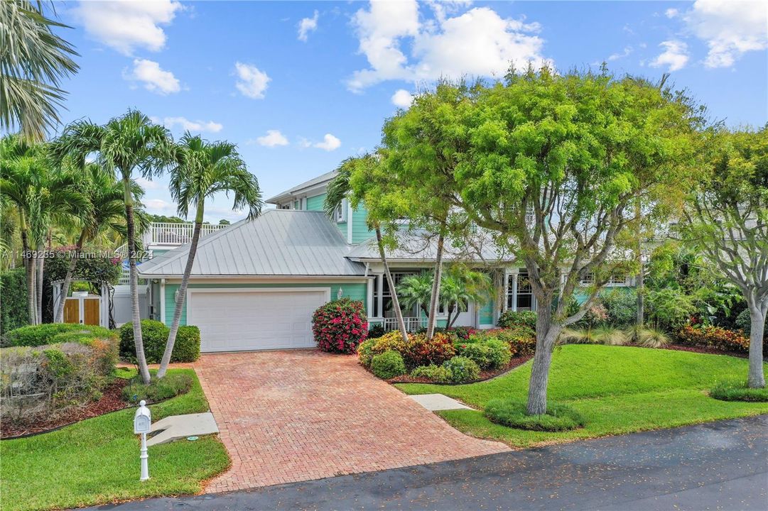 Recently Sold: $1,925,000 (3 beds, 2 baths, 2981 Square Feet)