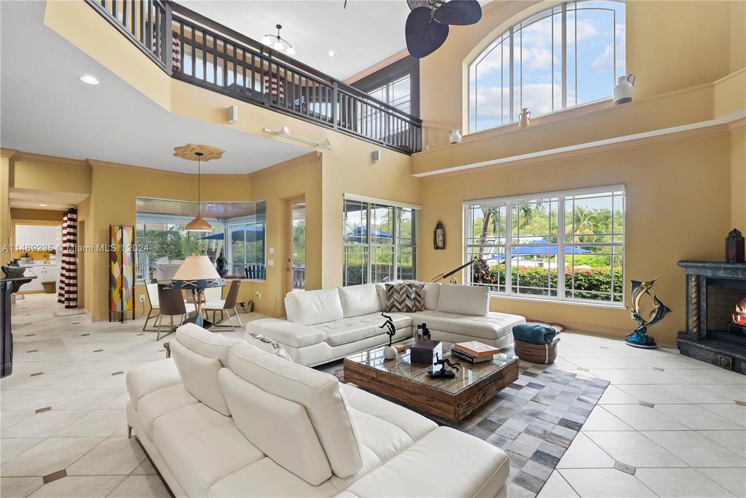 Recently Sold: $1,925,000 (3 beds, 2 baths, 2981 Square Feet)