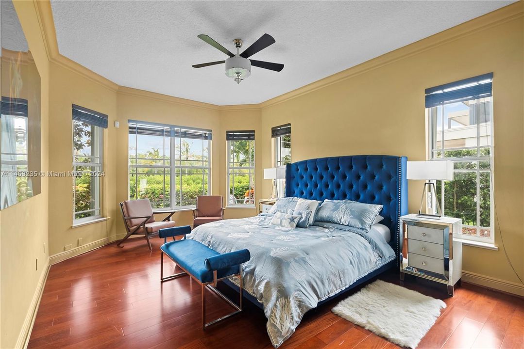 Recently Sold: $1,925,000 (3 beds, 2 baths, 2981 Square Feet)