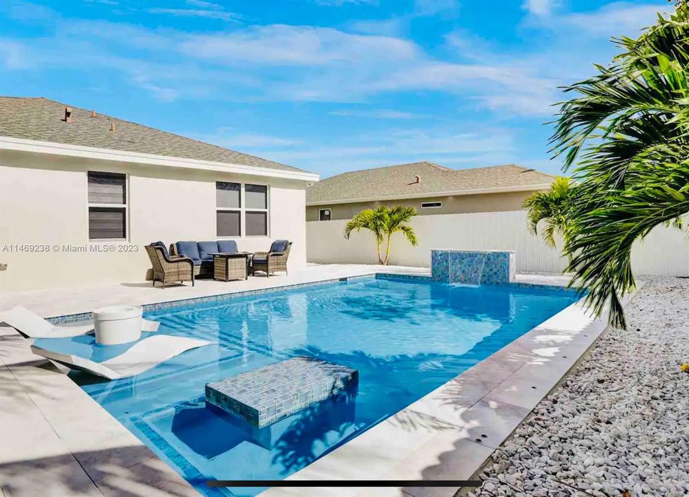 最近租的: $3,900 (4 贝兹, 2 浴室, 1628 平方英尺)