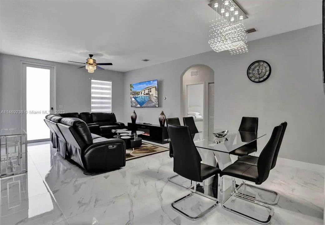 最近租的: $3,900 (4 贝兹, 2 浴室, 1628 平方英尺)