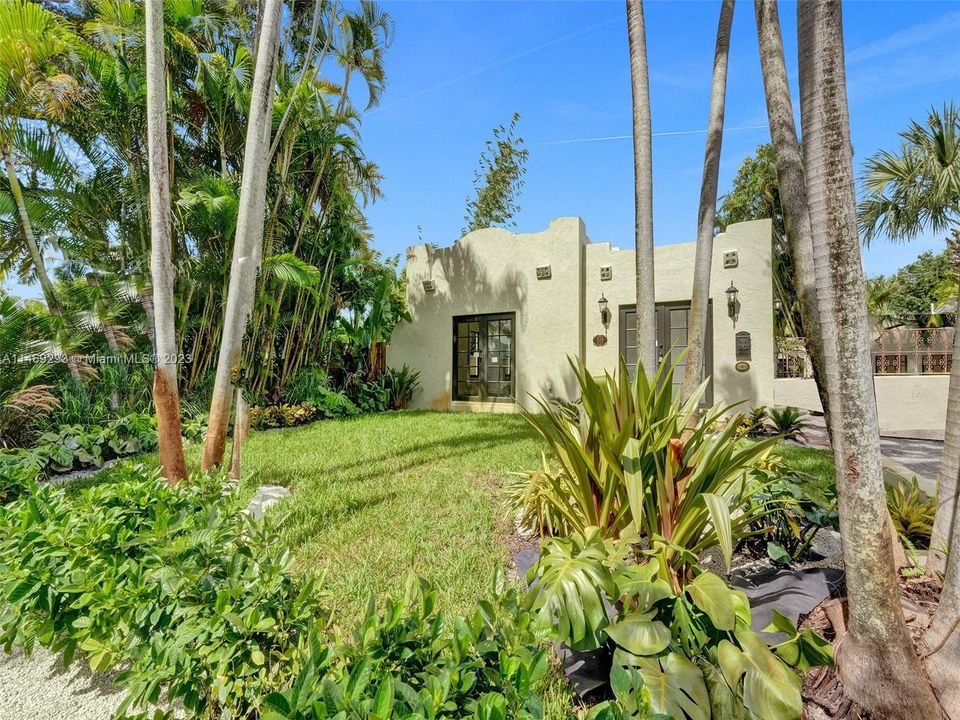 Recently Sold: $1,250,000 (3 beds, 3 baths, 1620 Square Feet)