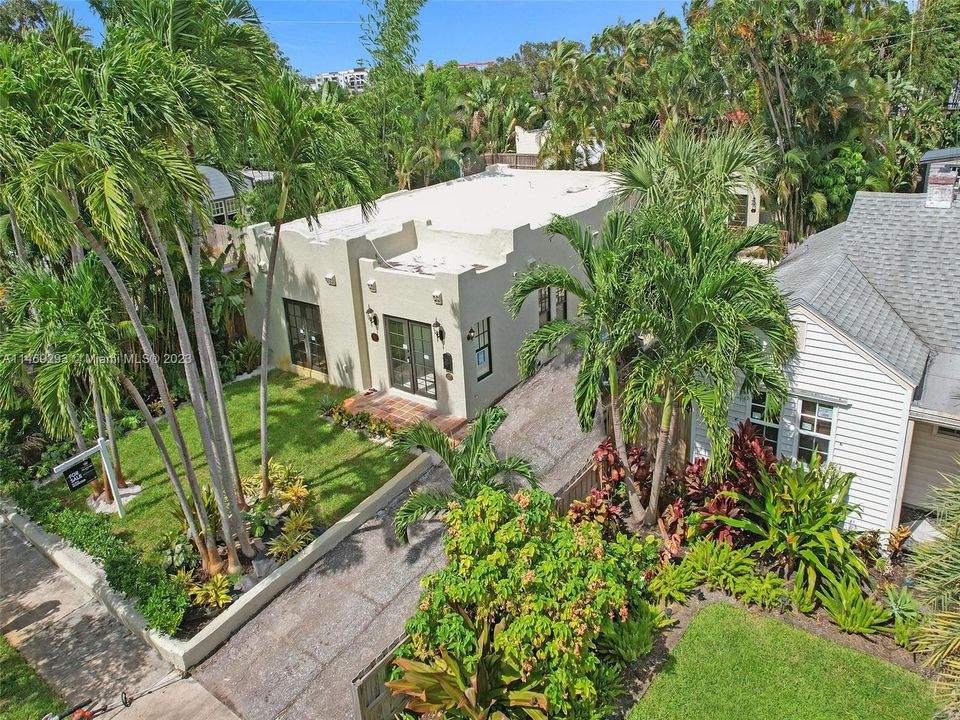 Recently Sold: $1,250,000 (3 beds, 3 baths, 1620 Square Feet)