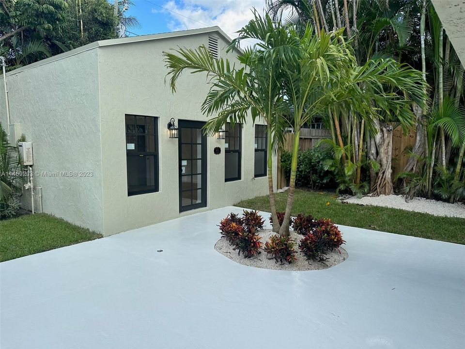 Recently Sold: $1,250,000 (3 beds, 3 baths, 1620 Square Feet)