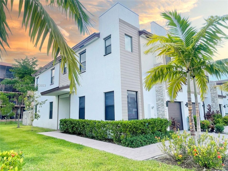 Recently Rented: $3,975 (4 beds, 3 baths, 2086 Square Feet)