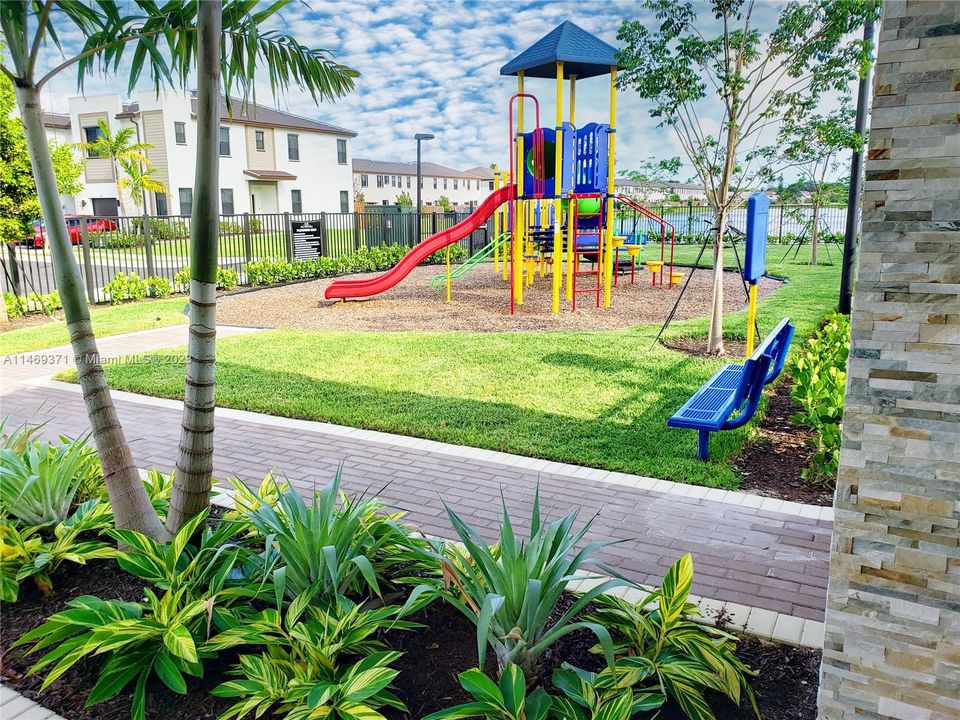 Recently Rented: $3,975 (4 beds, 3 baths, 2086 Square Feet)