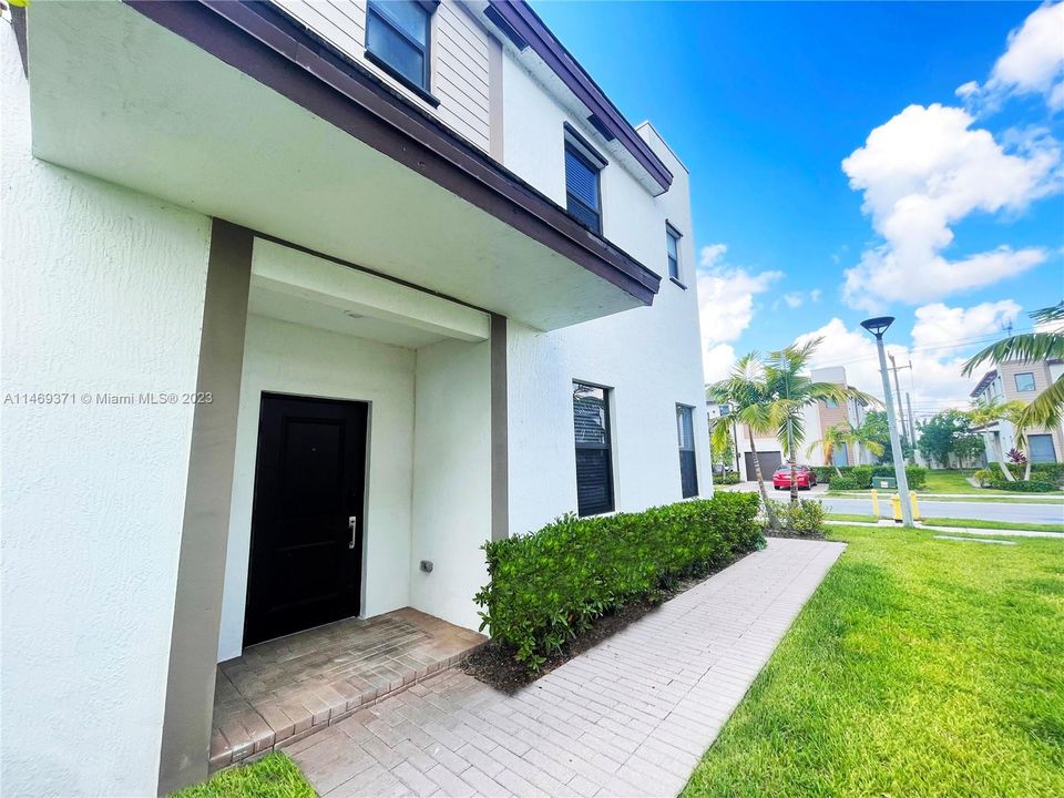 Recently Rented: $3,975 (4 beds, 3 baths, 2086 Square Feet)