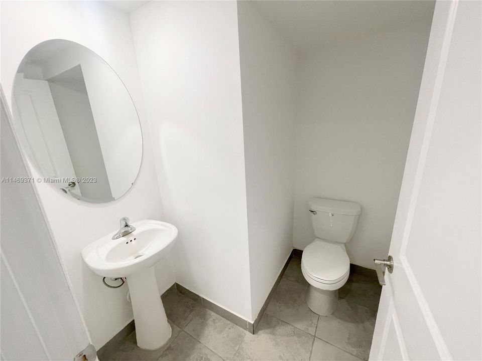 Recently Rented: $3,975 (4 beds, 3 baths, 2086 Square Feet)