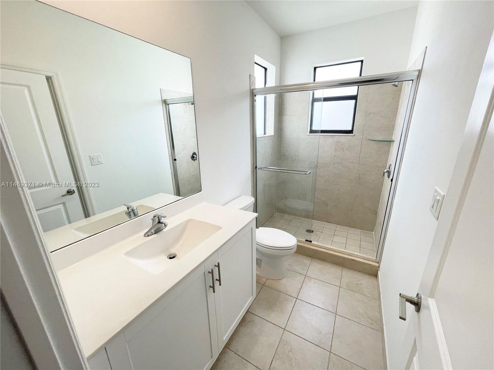 Recently Rented: $3,975 (4 beds, 3 baths, 2086 Square Feet)