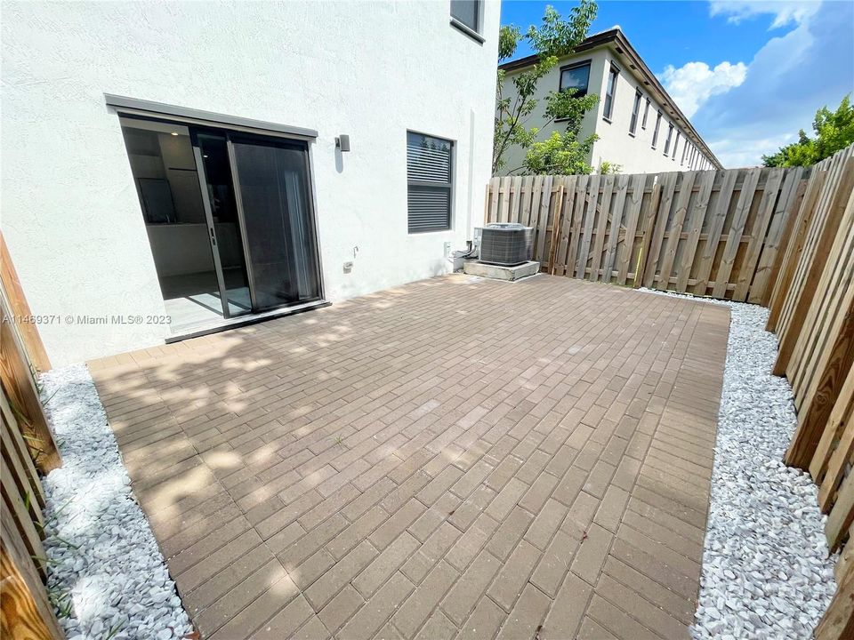 Recently Rented: $3,975 (4 beds, 3 baths, 2086 Square Feet)