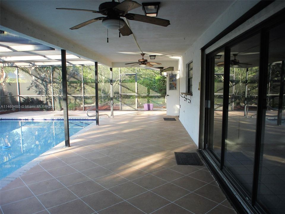 Screened in Pool