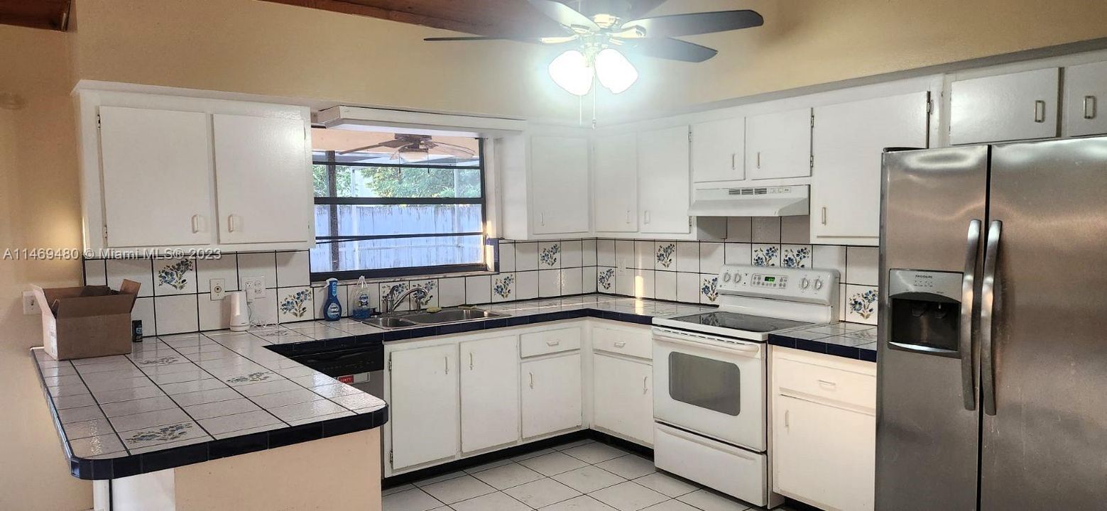 Kitchen w. newer stainless fridge