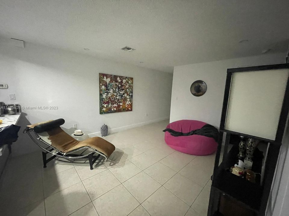 Recently Rented: $3,000 (3 beds, 2 baths, 1036 Square Feet)