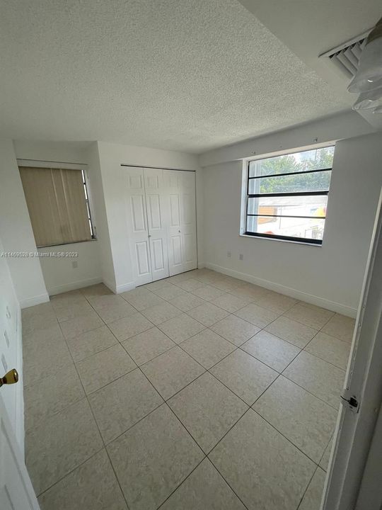 Recently Rented: $3,000 (3 beds, 2 baths, 1036 Square Feet)