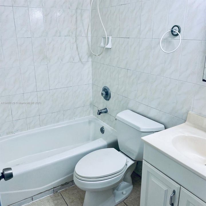 Recently Rented: $3,000 (3 beds, 2 baths, 1036 Square Feet)