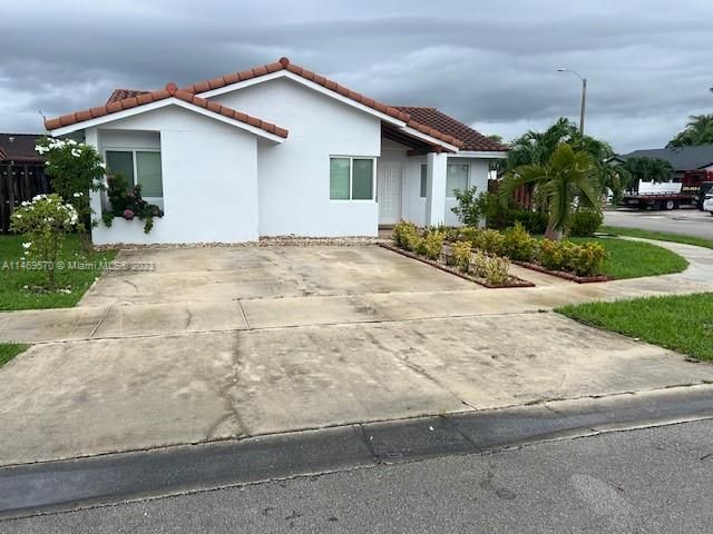 最近租的: $3,450 (3 贝兹, 2 浴室, 1557 平方英尺)