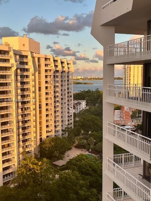 Recently Sold: $328,000 (2 beds, 2 baths, 1312 Square Feet)