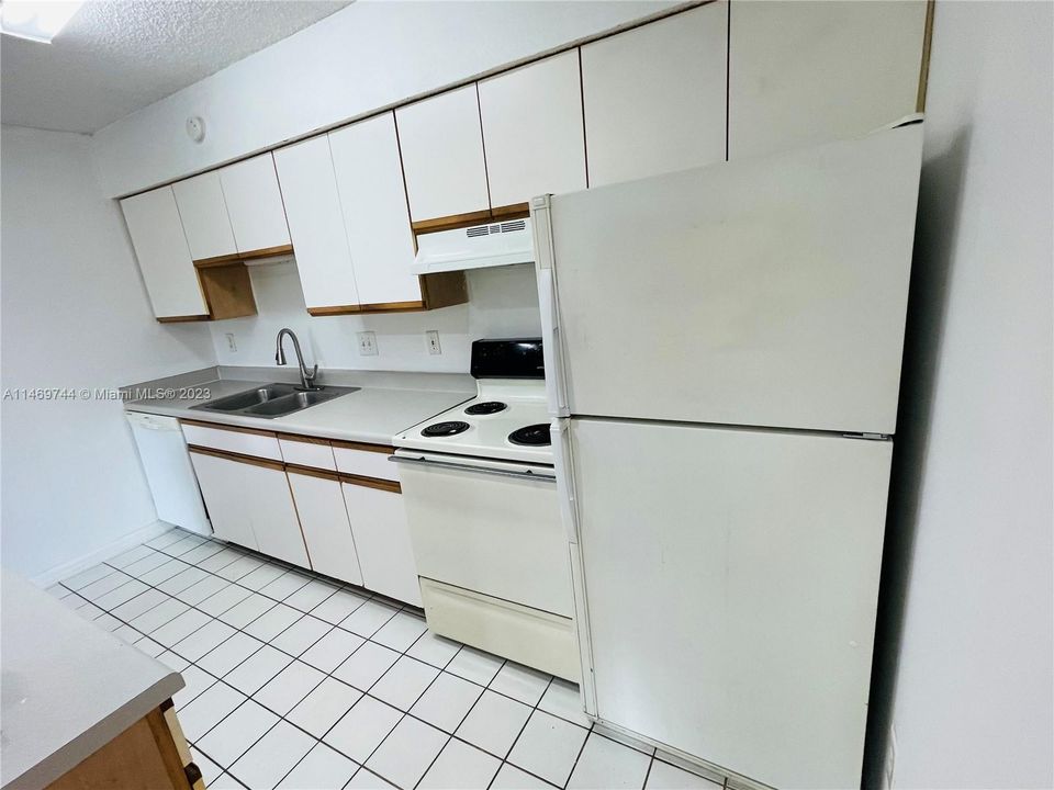 Recently Rented: $1,475 (1 beds, 1 baths, 633 Square Feet)