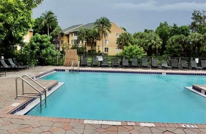 Recently Rented: $1,475 (1 beds, 1 baths, 633 Square Feet)