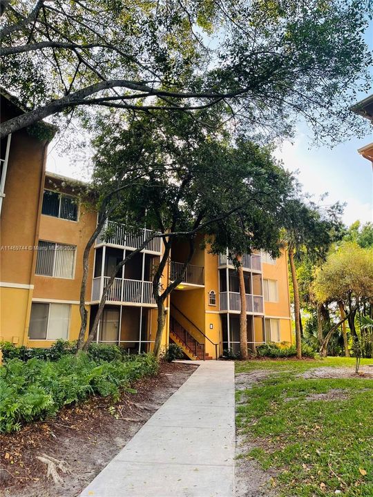 Recently Rented: $1,475 (1 beds, 1 baths, 633 Square Feet)
