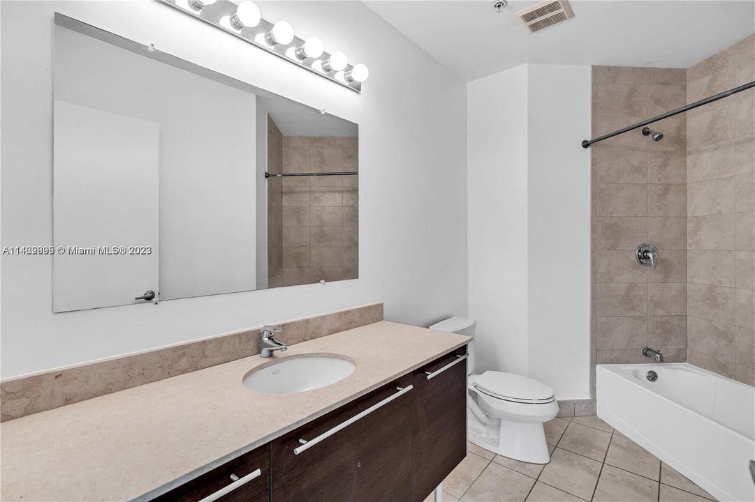 Недавно арендовано: $4,400 (2 спален, 2 ванн, 1168 Квадратных фут)