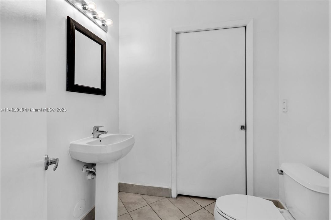 Недавно арендовано: $4,400 (2 спален, 2 ванн, 1168 Квадратных фут)