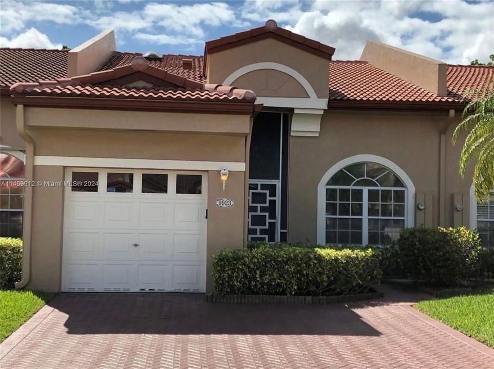 Recently Sold: $375,000 (2 beds, 2 baths, 1500 Square Feet)