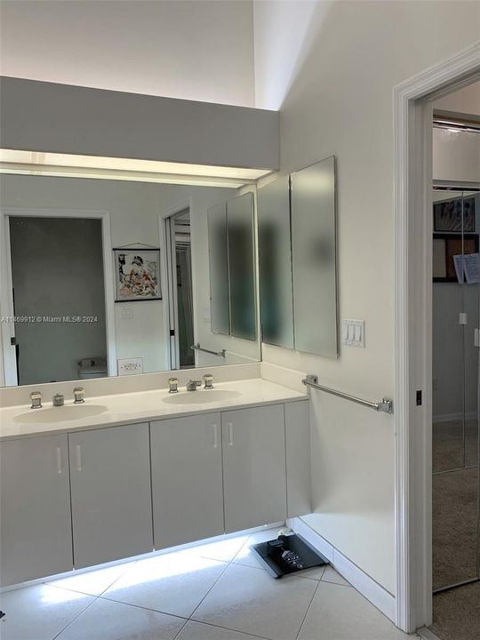 Recently Sold: $375,000 (2 beds, 2 baths, 1500 Square Feet)