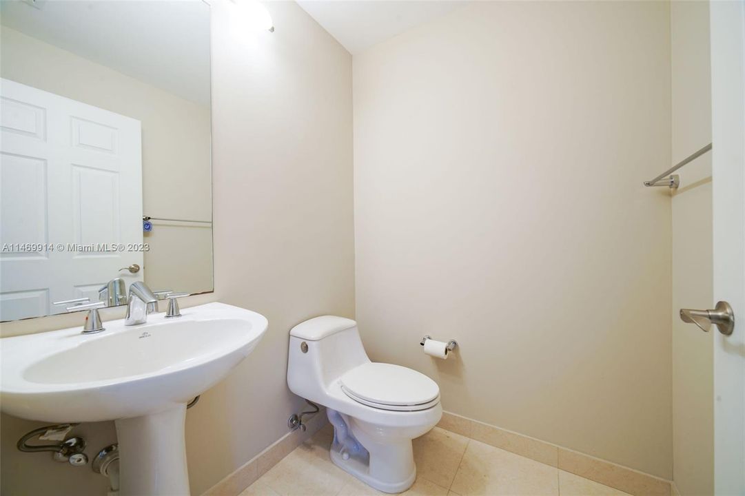 Недавно арендовано: $3,750 (2 спален, 2 ванн, 1745 Квадратных фут)