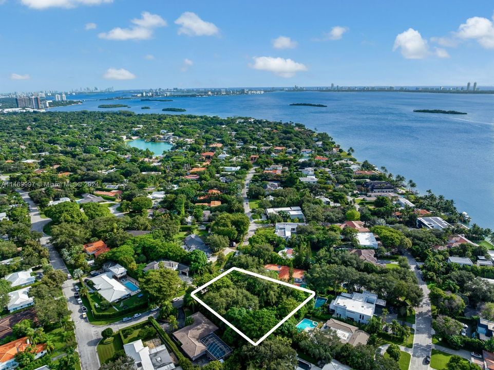 Recently Sold: $6,000,000 (3 beds, 3 baths, 2497 Square Feet)