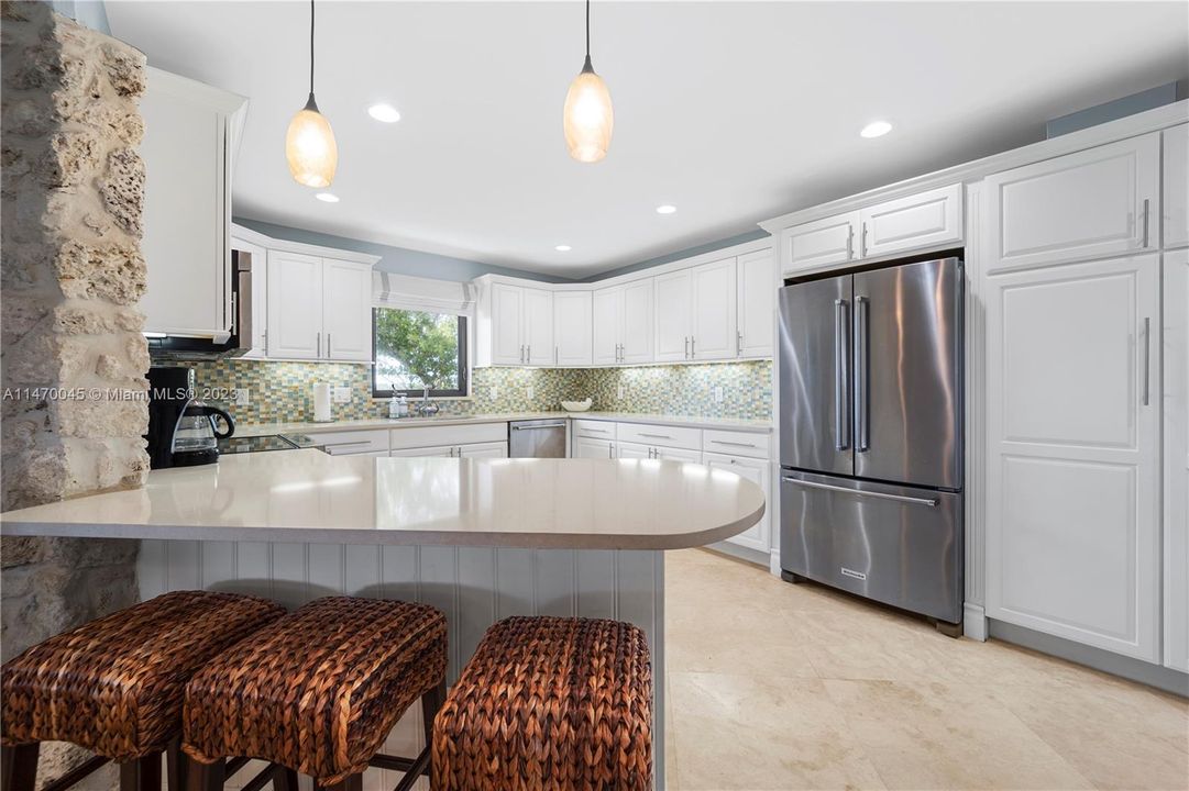 Recently Sold: $5,675,000 (3 beds, 3 baths, 2196 Square Feet)