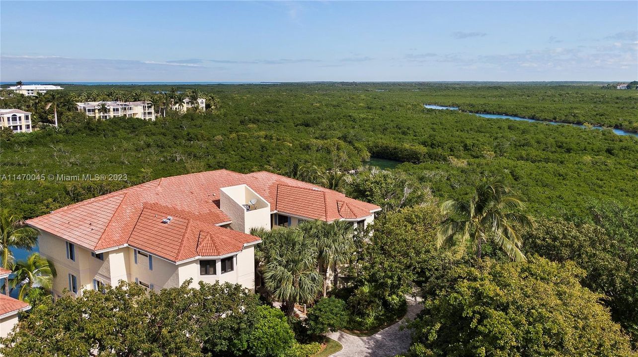 Recently Sold: $5,675,000 (3 beds, 3 baths, 2196 Square Feet)