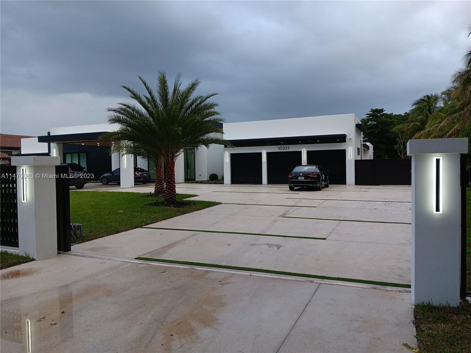 Vendido Recientemente: $5,200,900 (7 camas, 6 baños, 6822 Pies cuadrados)