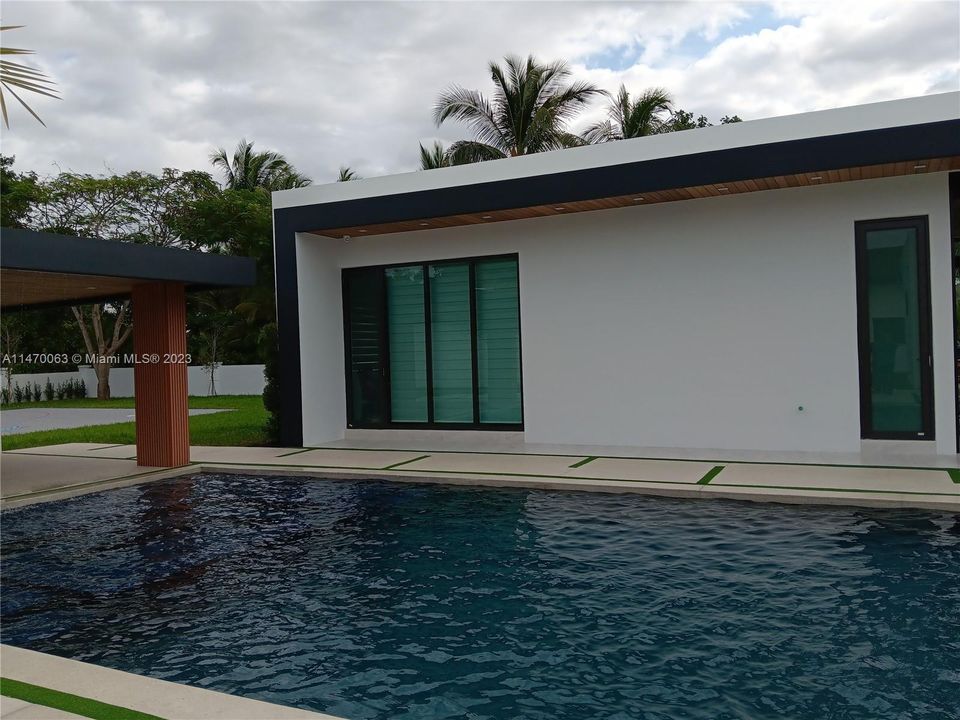 Vendido Recientemente: $5,200,900 (7 camas, 6 baños, 6822 Pies cuadrados)