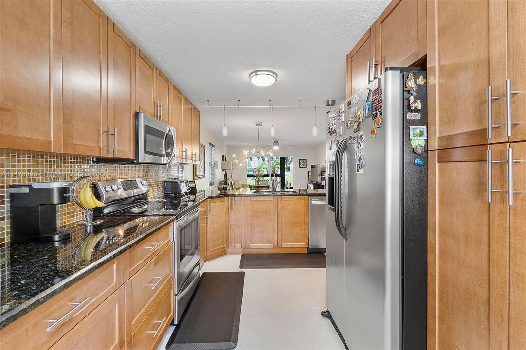 Недавно продано: $295,000 (2 спален, 2 ванн, 1183 Квадратных фут)