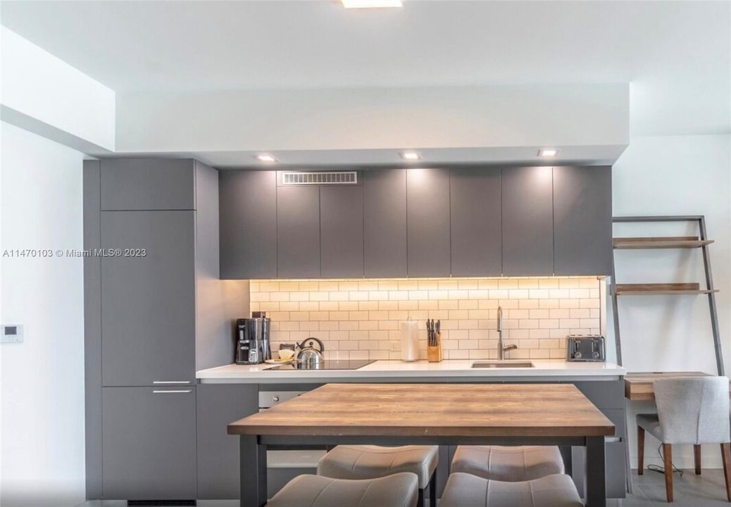 Recently Sold: $465,000 (1 beds, 1 baths, 521 Square Feet)