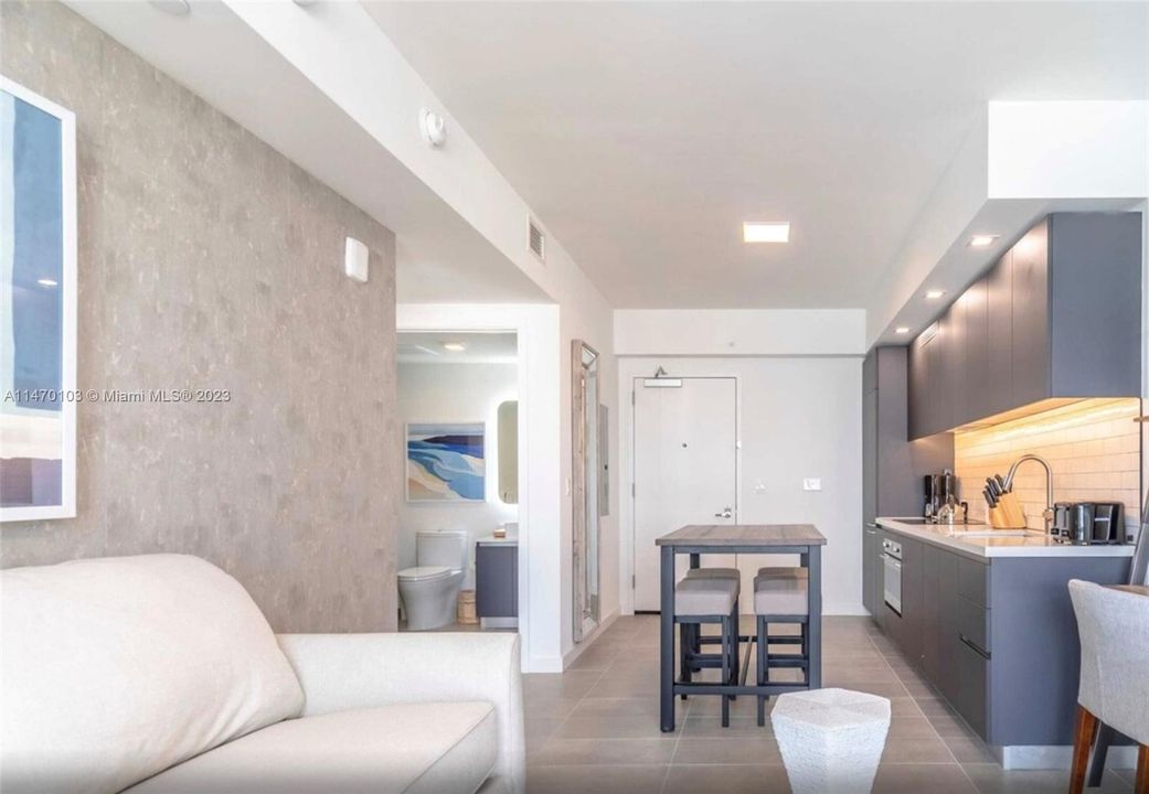 Recently Sold: $465,000 (1 beds, 1 baths, 521 Square Feet)