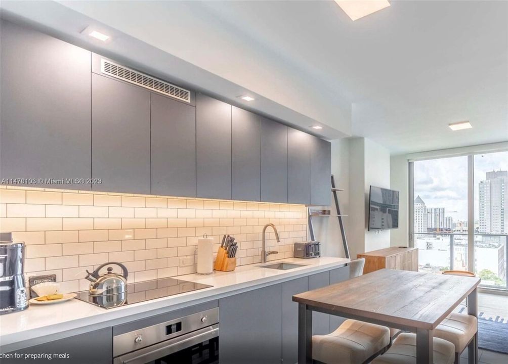 Recently Sold: $465,000 (1 beds, 1 baths, 521 Square Feet)