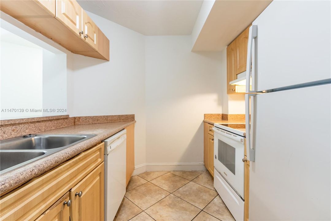 For Sale: $344,000 (3 beds, 2 baths, 1032 Square Feet)